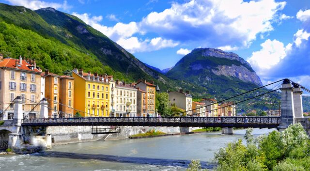 grenoble bastille vue sur la montagne Chartreuse et passerelle Saint Laurent